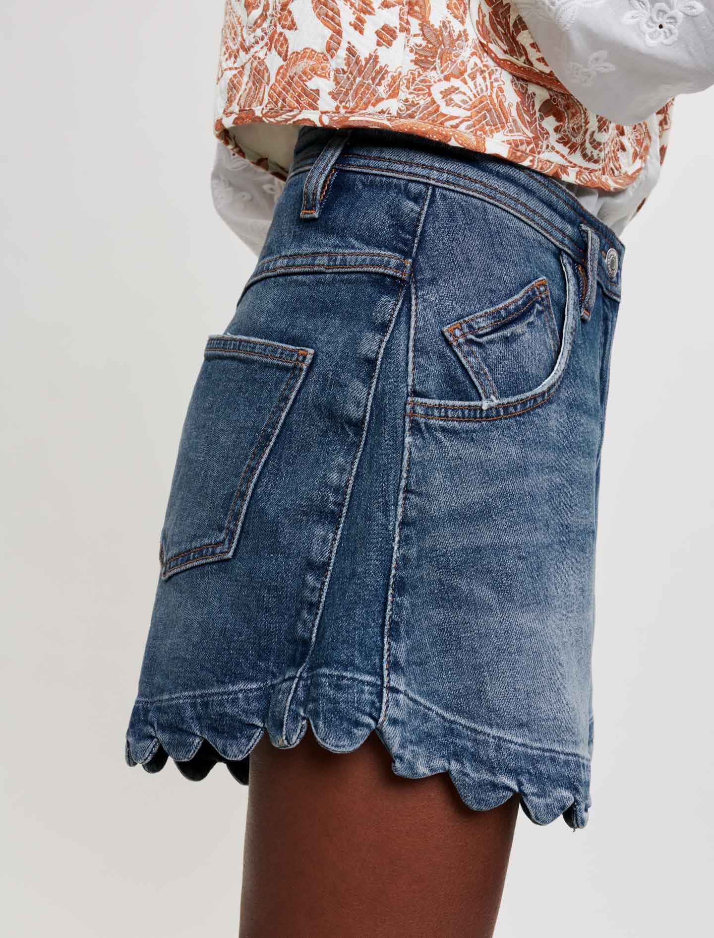 Short de tela vaquera con trecillas