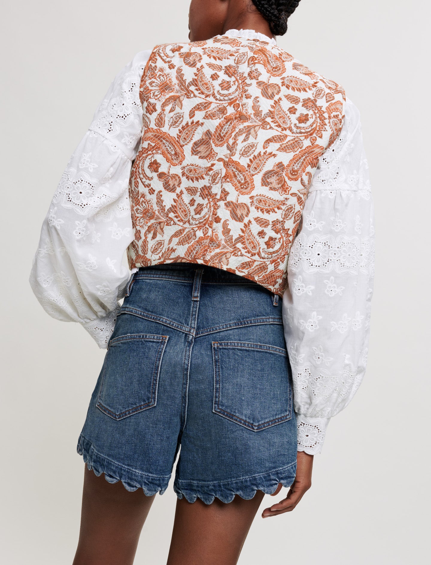 Short de tela vaquera con trecillas