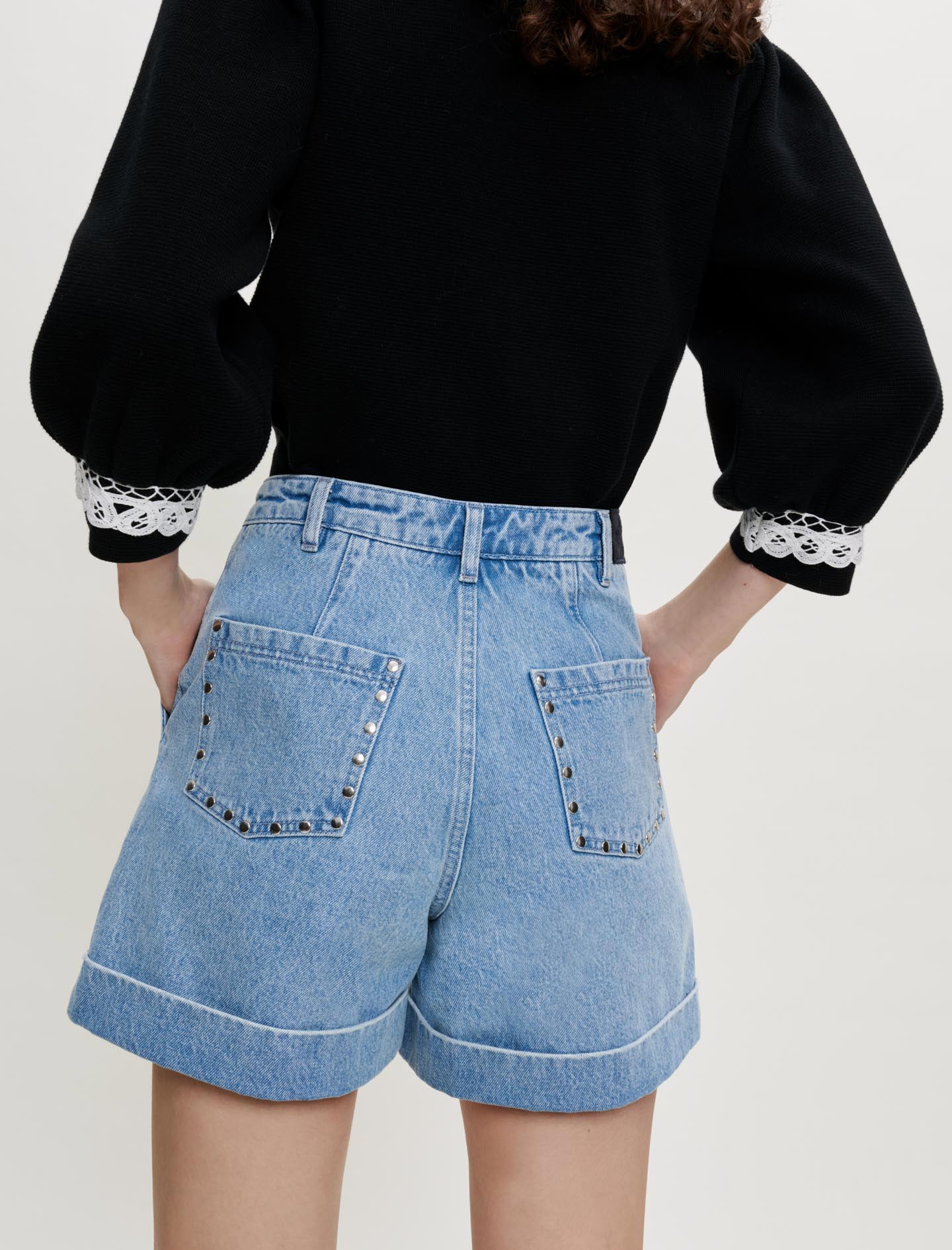 Short vaquero con tachuelas