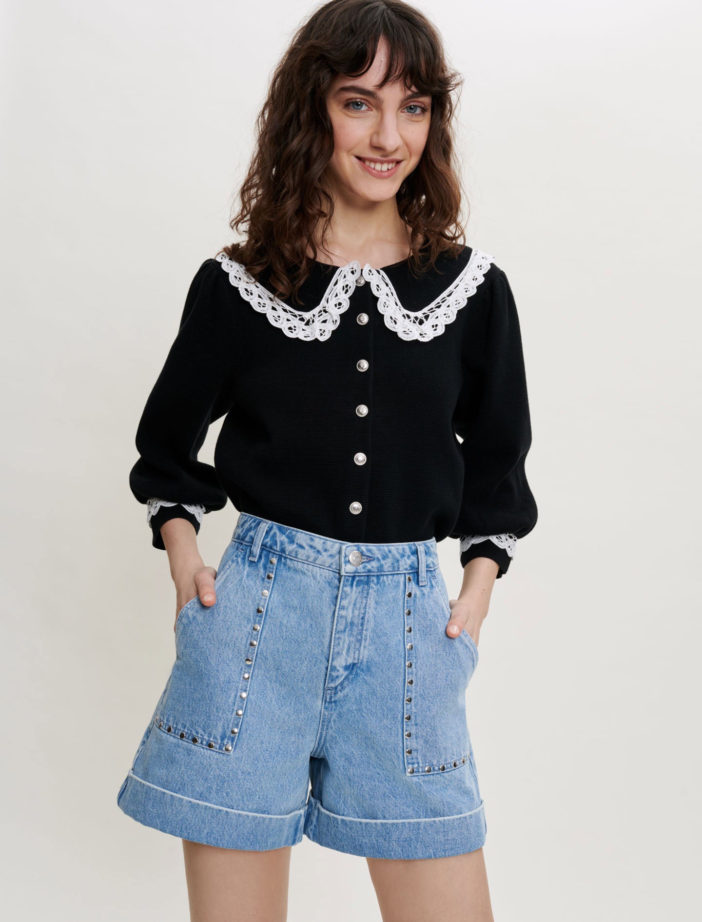 Short vaquero con tachuelas