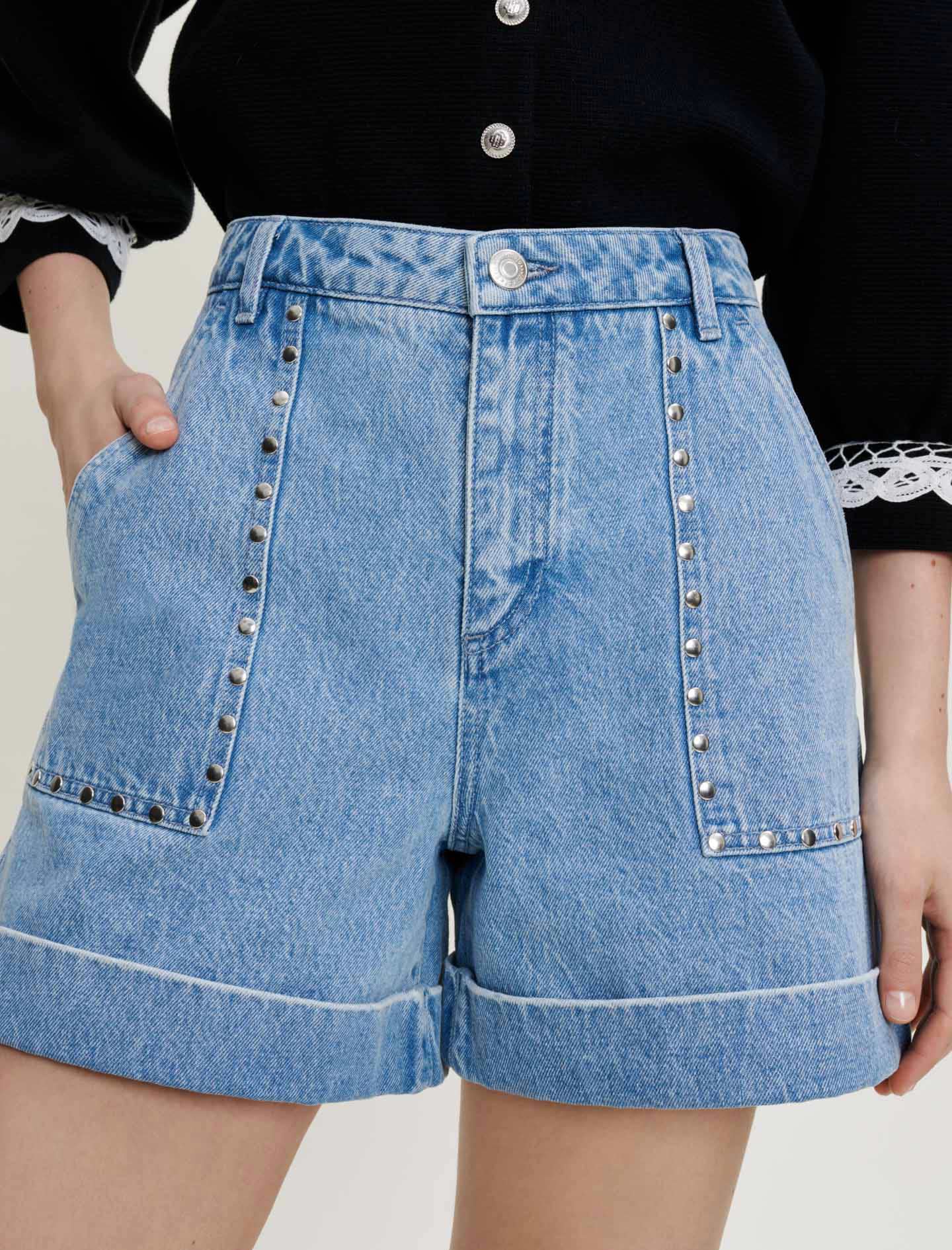 Short vaquero con tachuelas