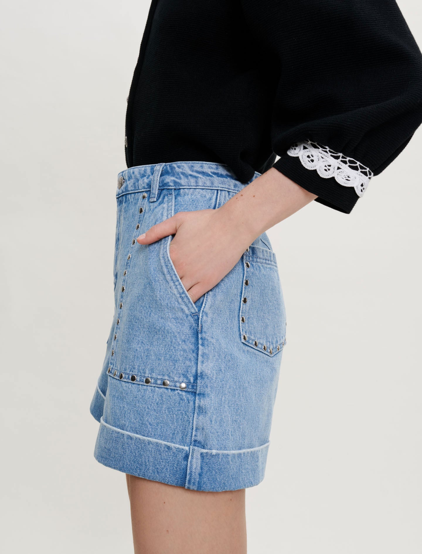 Short vaquero con tachuelas