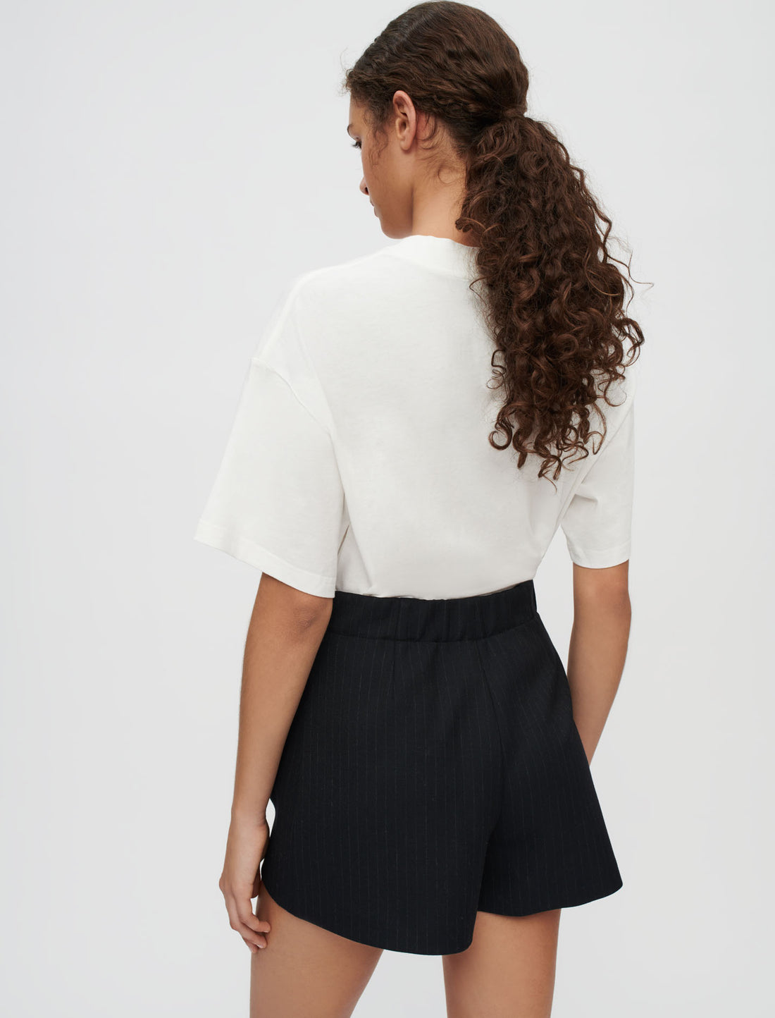 Short rayas estilo tenis detalles metal
