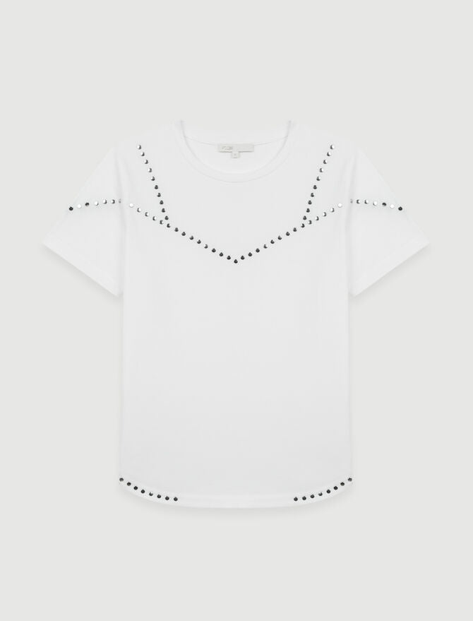 Camiseta blanca con tachuelas